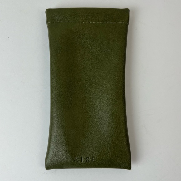 AIRE Green Sunglasses Case & Cleaning Cloth - Picture 6 of 6